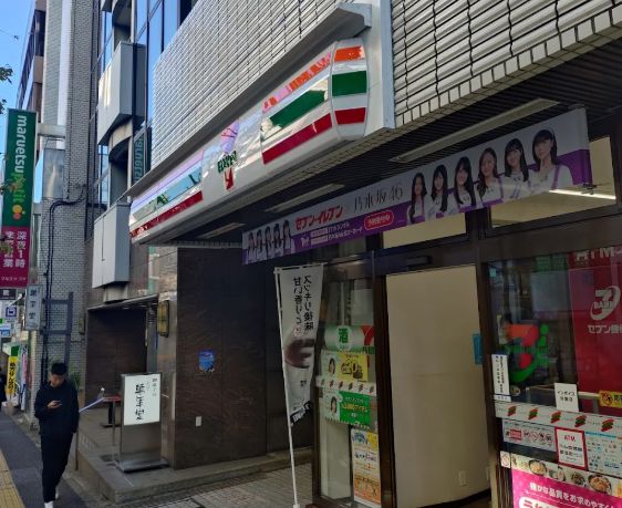 コンビニ　セブンイレブン 新宿揚場町店（コンビニ）まで291m