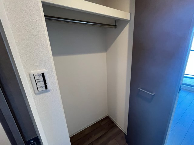 収納　写真は、他部屋の同間取りです。(現況優先)