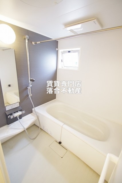 バス・シャワールーム　大きな一坪風呂♪追い炊き機能、浴室乾燥機付き