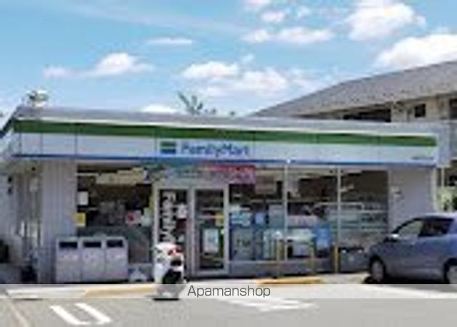 コンビニ　ファミリーマート（コンビニ）まで51m