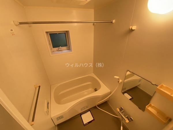 バス・シャワールーム　浴室乾燥機、追い焚き機能付きバス！