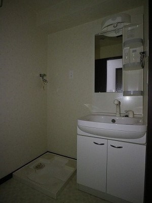 洗面設備　※別号室の参考写真です。