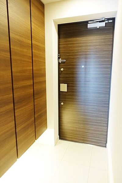玄関　収納もある玄関です