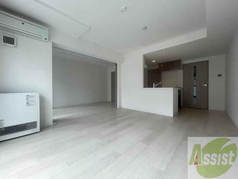 居室・リビング　広くてキレイなお部屋が広がっていて、充実した生活が送れそう。