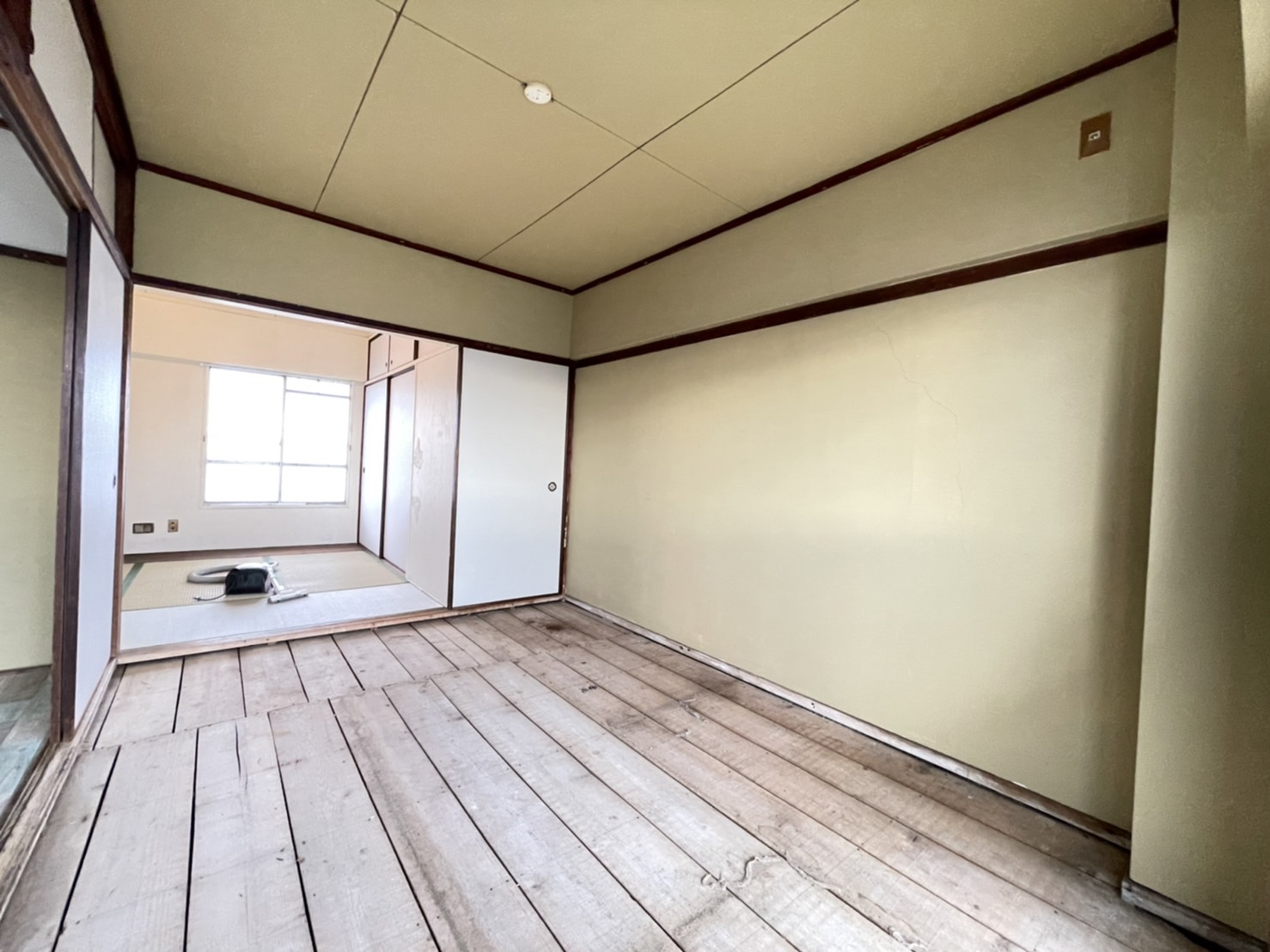 県営西舞子厚生年金住宅2号棟の居間写真