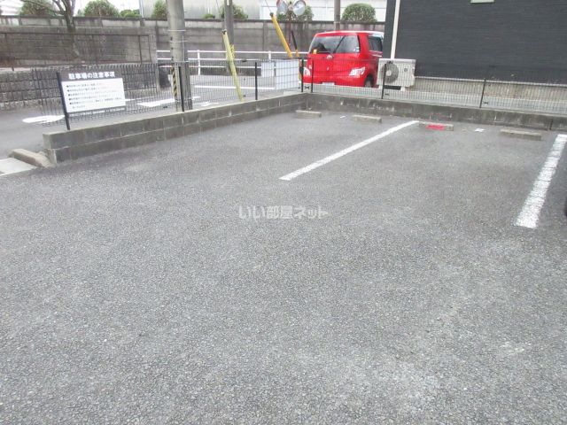 【クレールカルチェ５の駐車場】