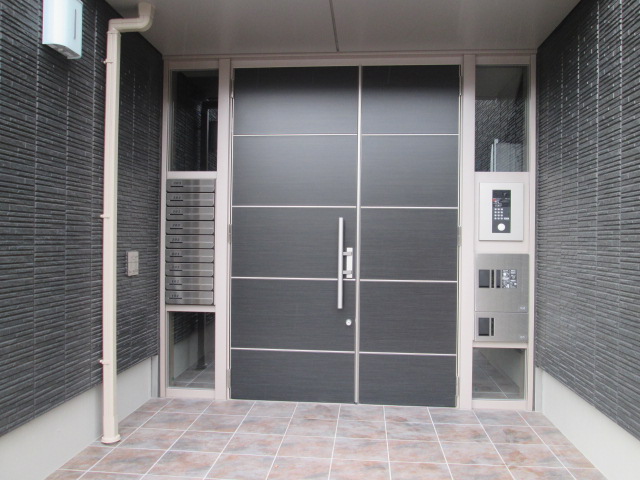 エントランス　オートロック集合玄関(共同宅配BOX付)