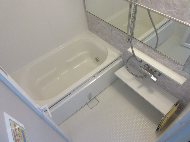 バス・シャワールーム　浴室乾燥機・追い焚き付きのお風呂