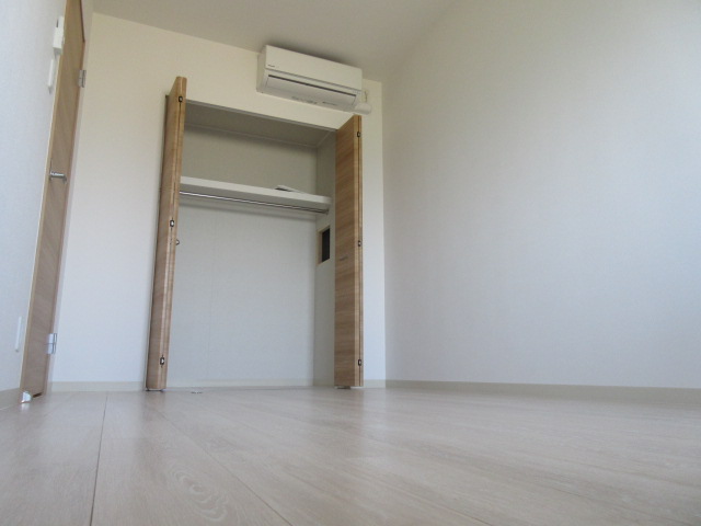 収納　エアコン付。