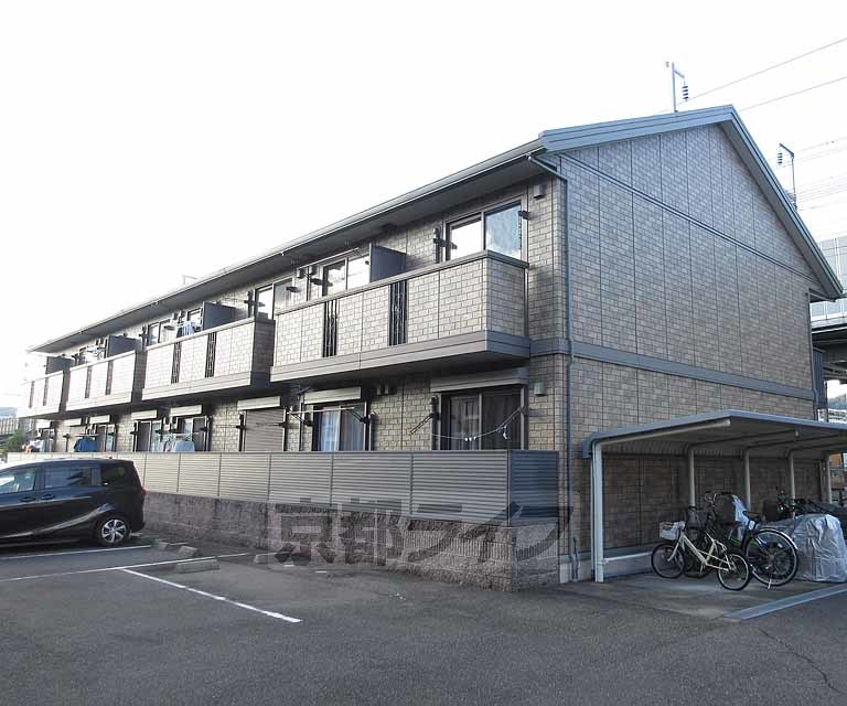 京都市山科区東野中井ノ上町のアパートの建物外観