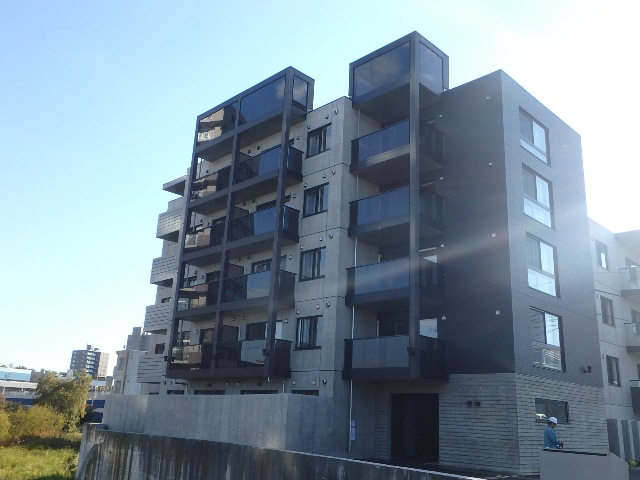 札幌市厚別区厚別中央二条のマンションの建物外観