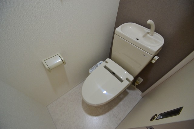 トイレ　お問合せはシティホーム海田センター　082-821-2227