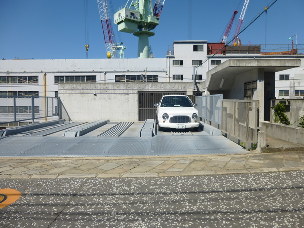 【アミティ南山手の駐車場】