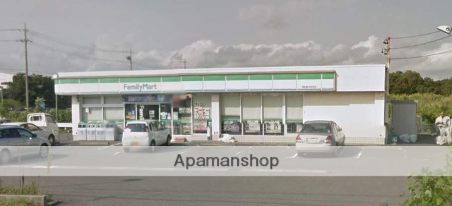 コンビニ　ファミリーマート（コンビニ）まで1765m