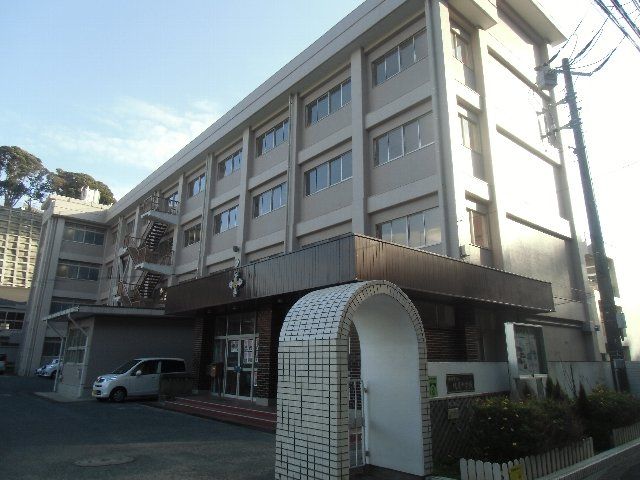 中学校　横須賀市立鴨居中学校（中学校）まで1075m
