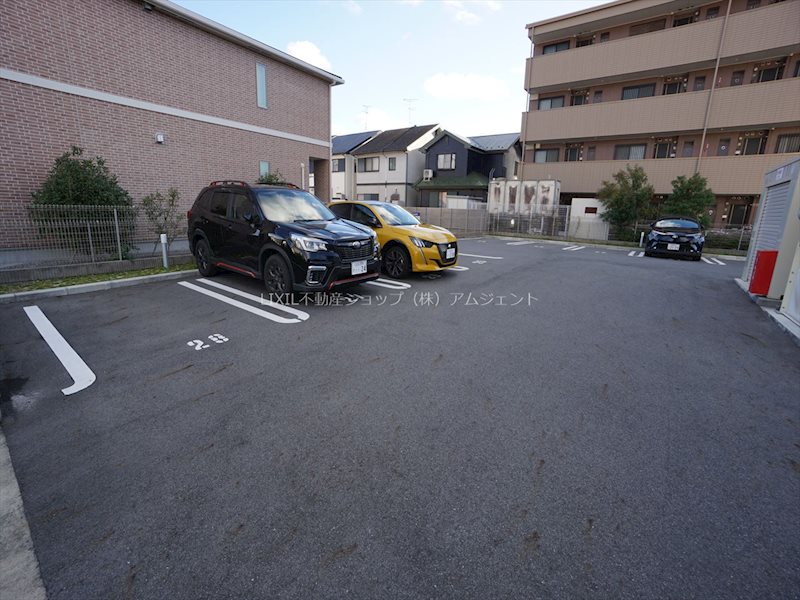 【栗東市辻のアパートの駐車場】