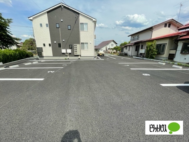 【西村山郡河北町谷地のアパートの駐車場】