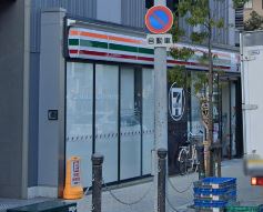 【プレサンス谷町九丁目駅前のコンビニ】