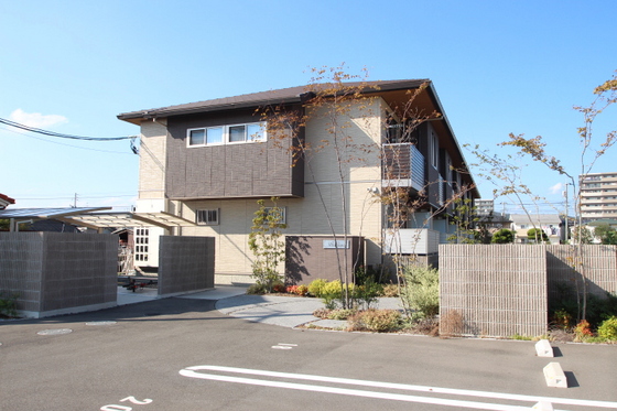 【岡山市北区平野のアパートの建物外観】