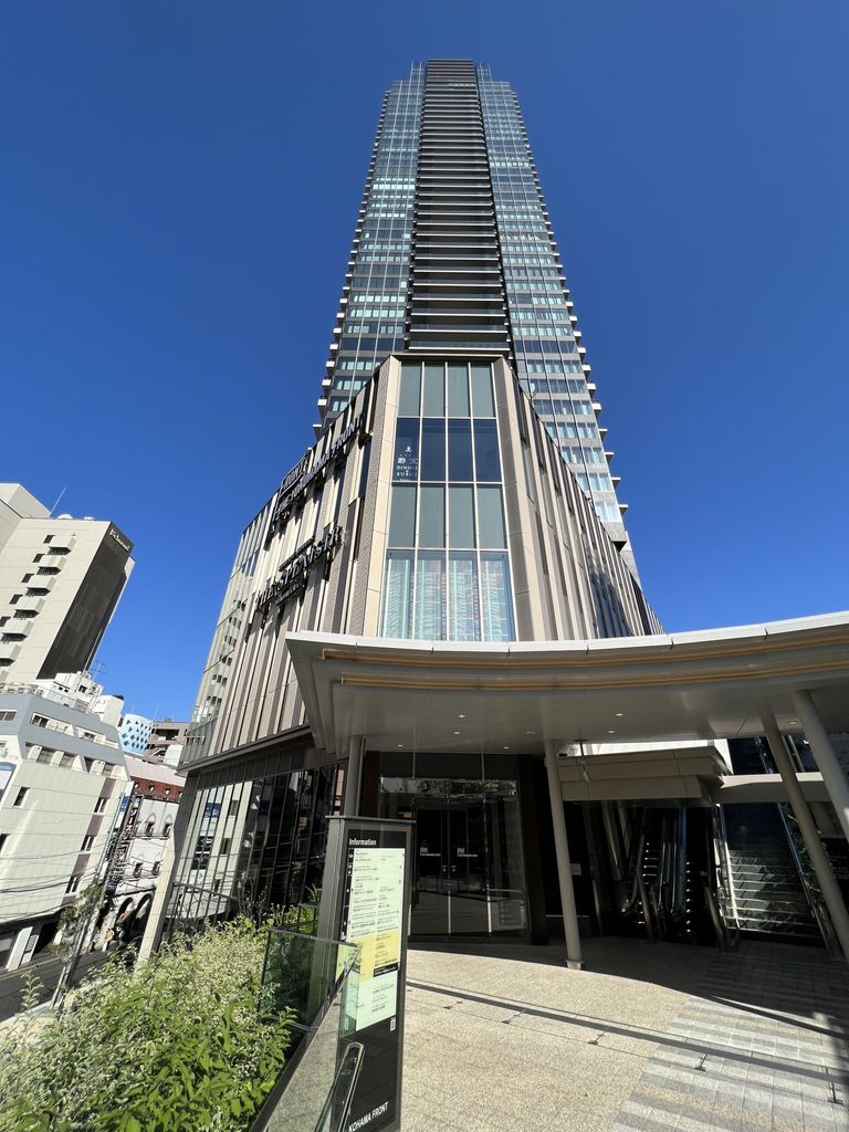 【ＴＨＥ　ＹＯＫＯＨＡＭＡ　ＦＲＯＮＴ　ＴＯＷＥＲの建物外観】