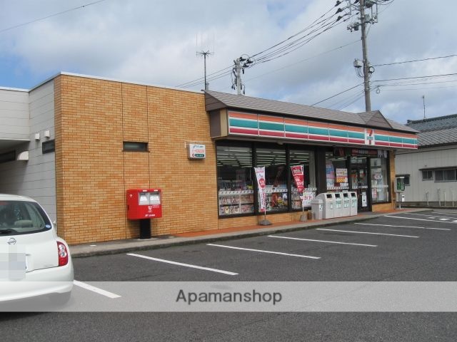 コンビニ　セブンイレブン（コンビニ）まで681m