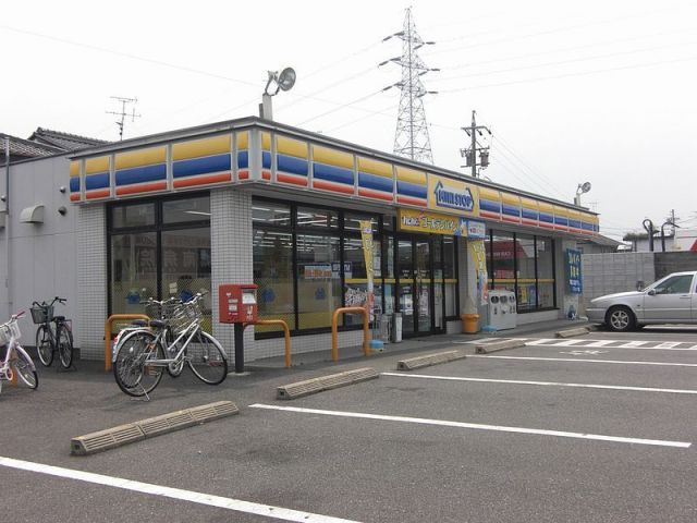 コンビニ　ミニストップ　東結店（コンビニ）まで490m