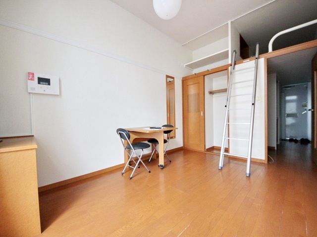 レオパレスTAKA デルタの居間写真
