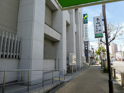銀行　三井住友銀行 大正区支店（銀行）まで988m