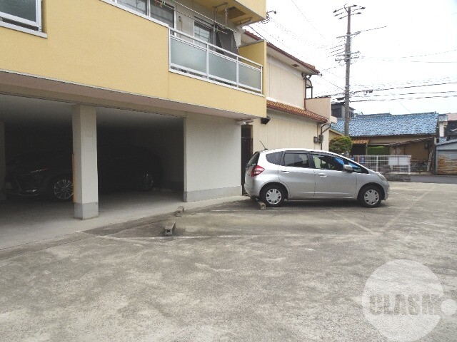 【堺市北区南花田町のマンションの駐車場】