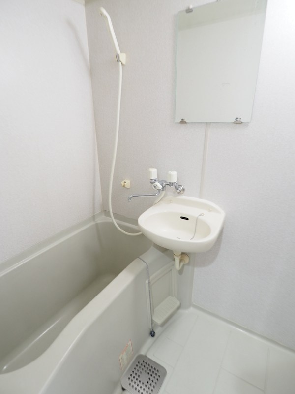 バス・シャワールーム　バスルーム。洗面・お風呂一体型。