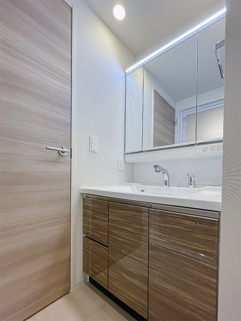 洗面設備　※写真は同タイプ住戸です。