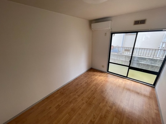 居室・リビング　※別号室の写真です。