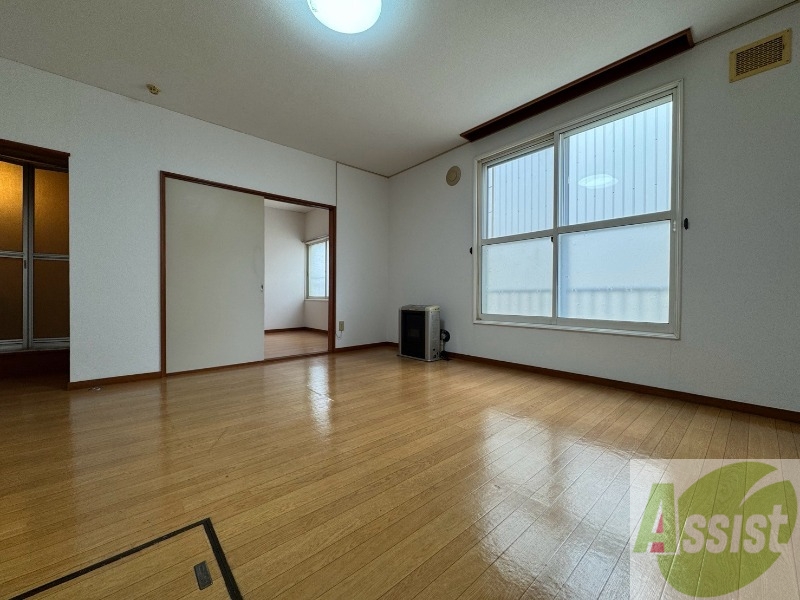 居室・リビング　広くてキレイなお部屋が広がっていて、充実した生活が送れそう。