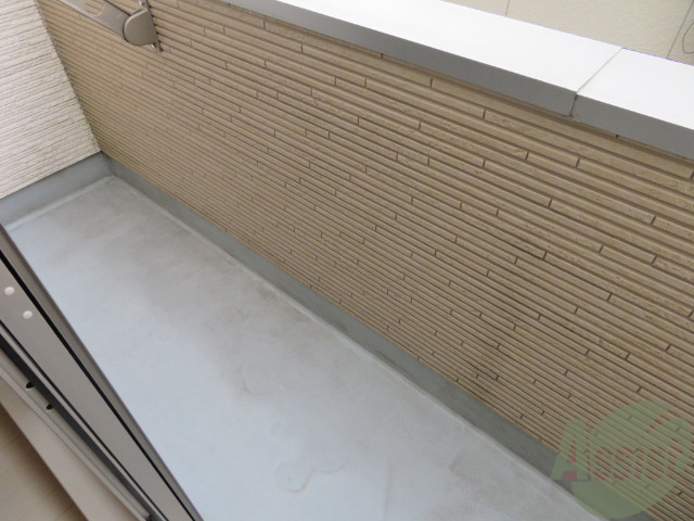 バルコニー　バルコニーは幅があり、広い印象を受けました。