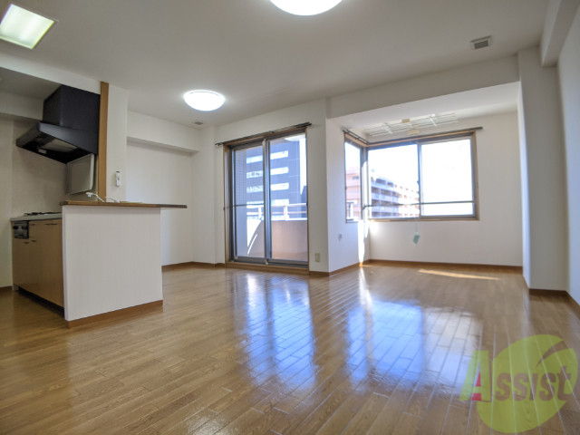 居室・リビング　リビングは採光性も良く、広い印象を受けました。