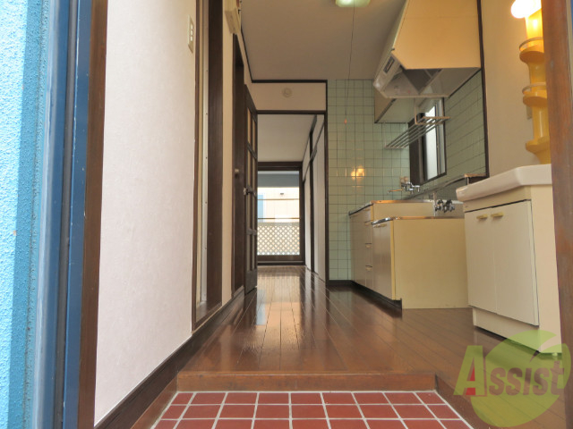 玄関　玄関の様子です。明るい印象ですね。気分もあがりそう。