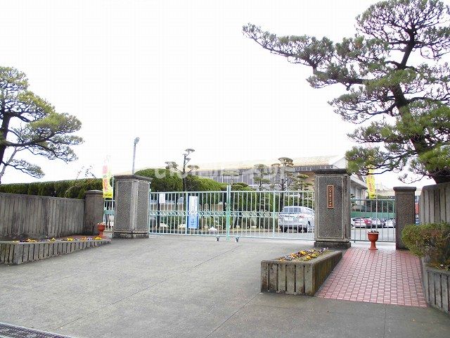 中学校　八代第３中学校（中学校）まで529m