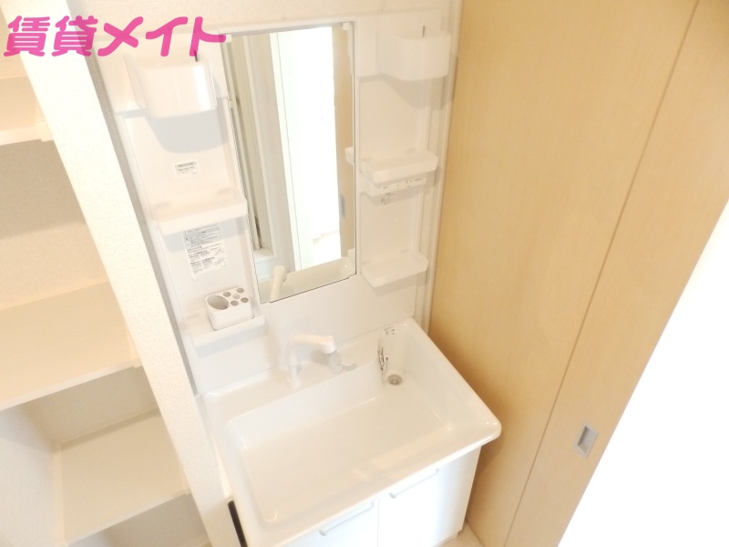 洗面設備　同型参考写真