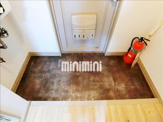 玄関　靴箱を置けるスペースがあります。