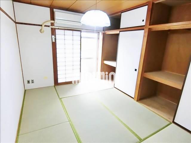 収納　押入、天袋が２間分で沢山収納できそうですね