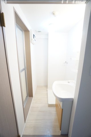 洗面設備　※同物件・反転タイプの写真です。