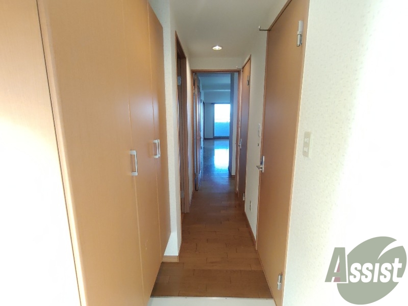 玄関　玄関の様子です。明るい印象ですね。気分もあがりそう。