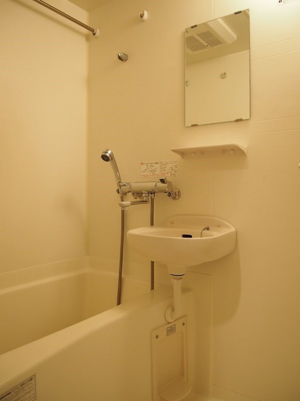 バス・シャワールーム　ゆったり過ごせるお風呂です。