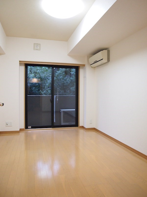 居室・リビング　ゆったりとした居間です。