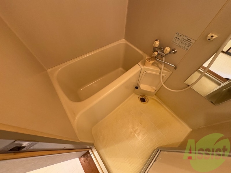 バス・シャワールーム　ユニットバスです。疲れを癒すのに欠かせませんね！