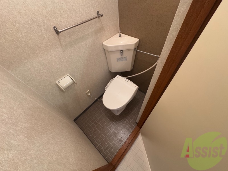 トイレ　こちらはトイレです。清潔感があり、安心して使用できます。