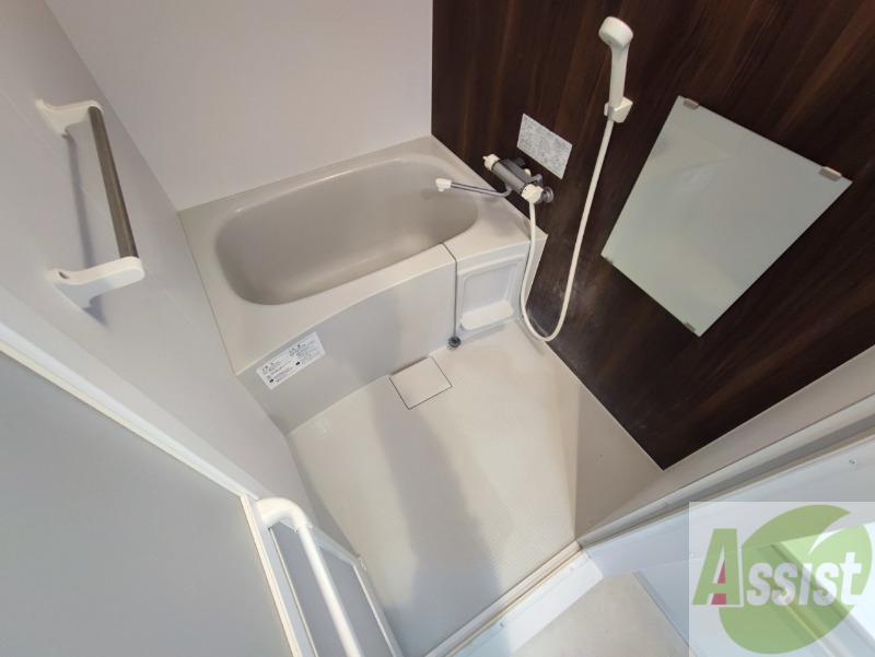 バス・シャワールーム　"お風呂になります。一日の疲れを癒してくださいね。　"