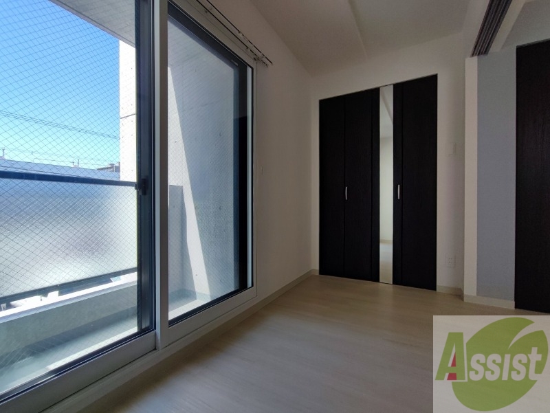 その他部屋・スペース　寝室はこちらです。光が差し込む、温かみのあるお部屋です