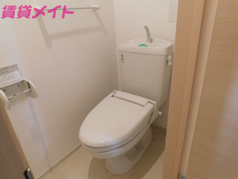 トイレ　同型参考写真