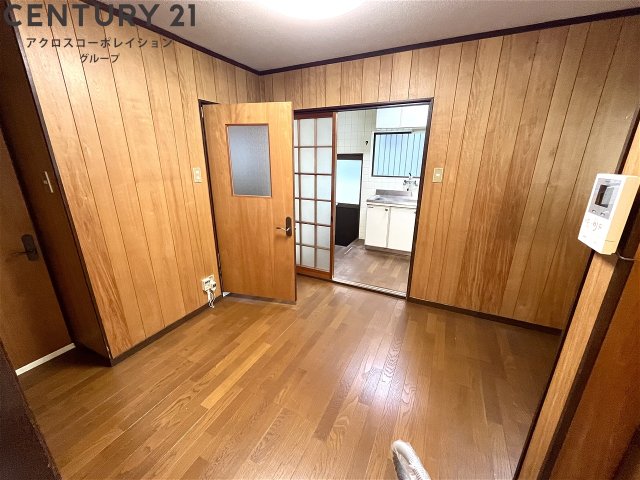居室・リビング　木造の風情あるお部屋です。